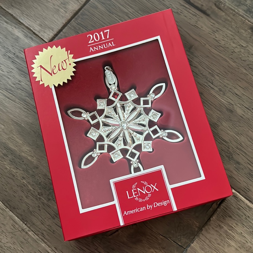 NWT Lenox 2017 Ornament- Snow Majesty Snowflakes
